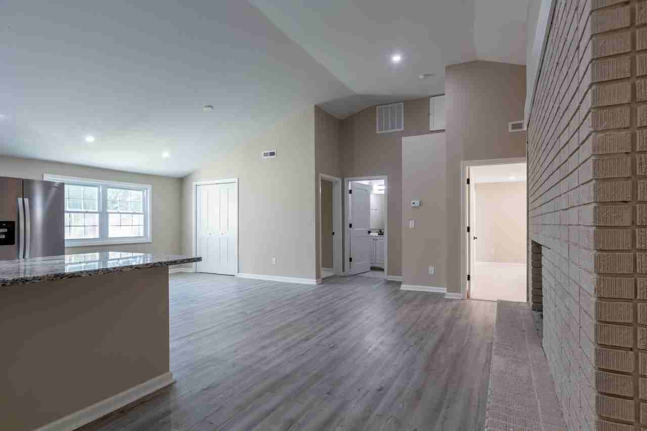 117 W Allen St #1 - Photo 3 of 41