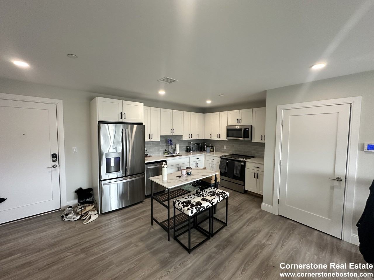 Old Colony Ave #402 - Photo 2 of 15