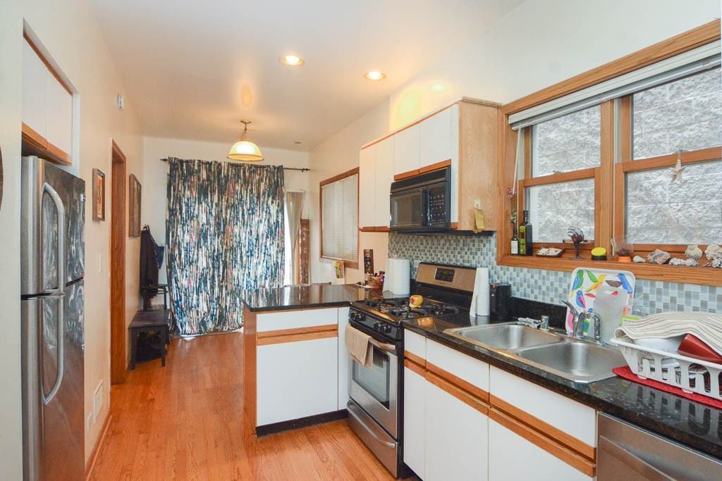 3711 N Janssen Ave #9Q - Photo 2 of 20