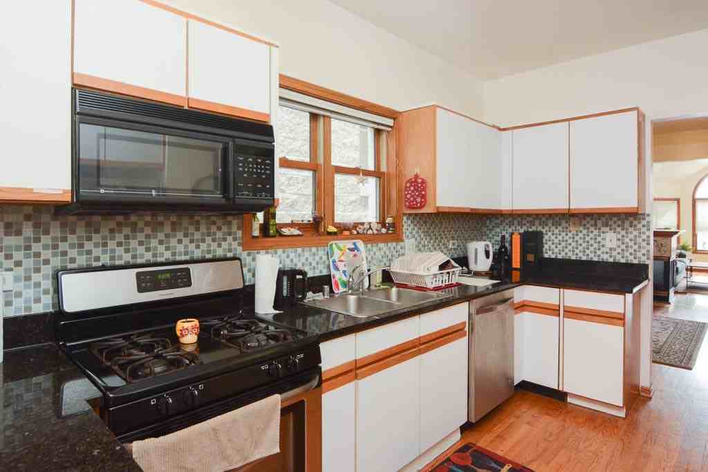 3711 N Janssen Ave #9Q - Photo 3 of 20