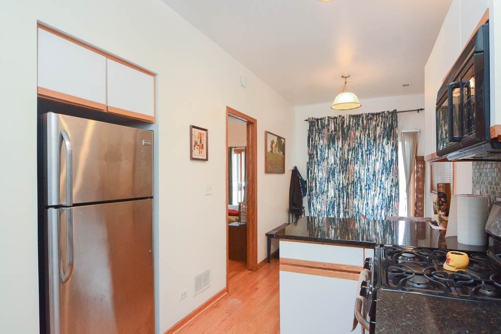 3711 N Janssen Ave #9Q - Photo 4 of 20