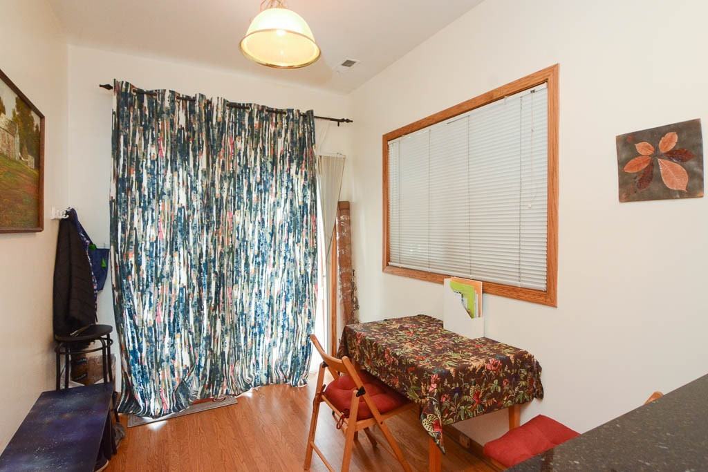 3711 N Janssen Ave #9Q - Photo 5 of 20