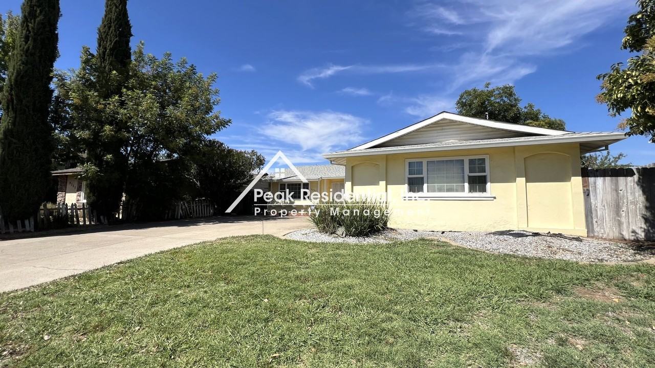 9225 La Riviera Dr - Photo 2 of 30