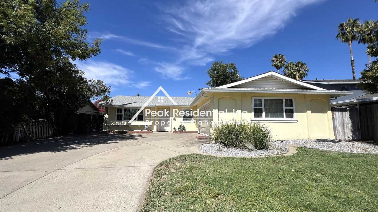 9225 La Riviera Dr - Photo 3 of 30