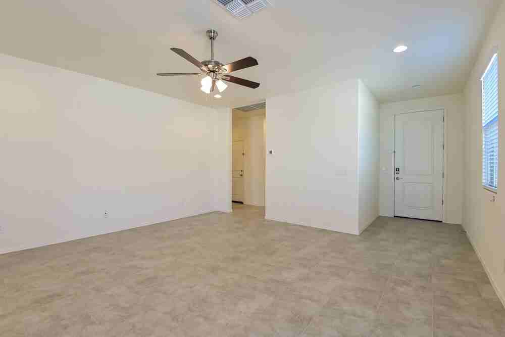 10670 W Harrigan Dr - Photo 3 of 16