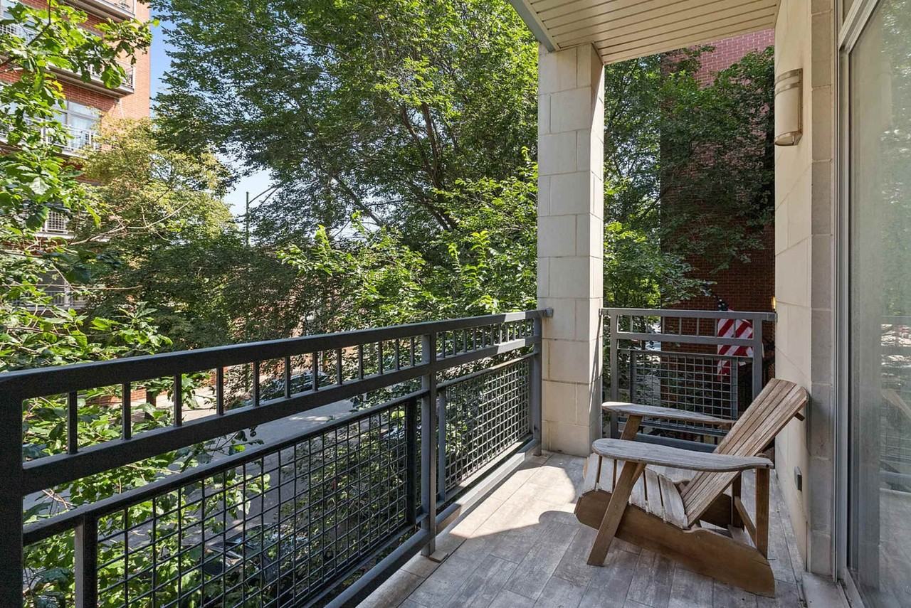 951 W Huron St #1031376P - Photo 2 of 13