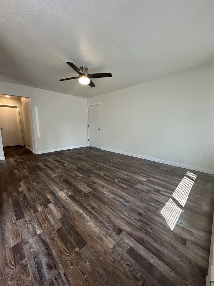 1025 Cedar Way #1 - Photo 3 of 9