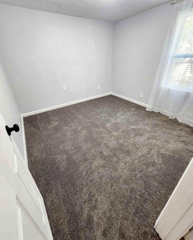 213 Starlight Dr - Photo 3 of 48