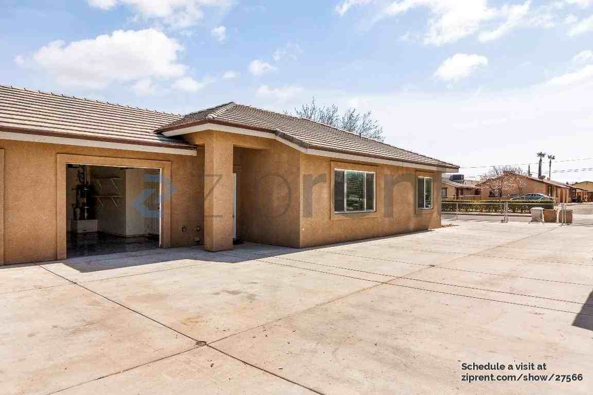 16476 Smoke Tree St #A - Photo 4 of 25