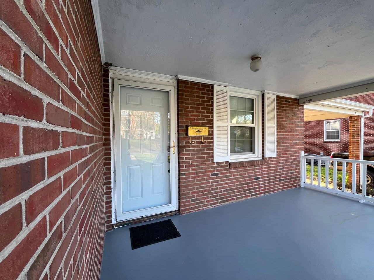 810 Westview Dr - Photo 3 of 23