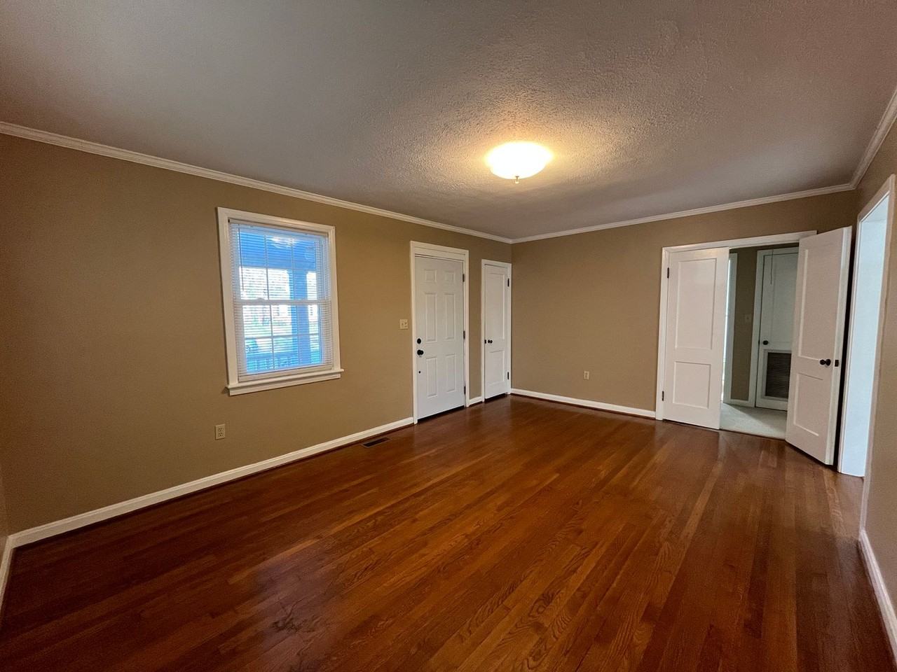 810 Westview Dr - Photo 5 of 23