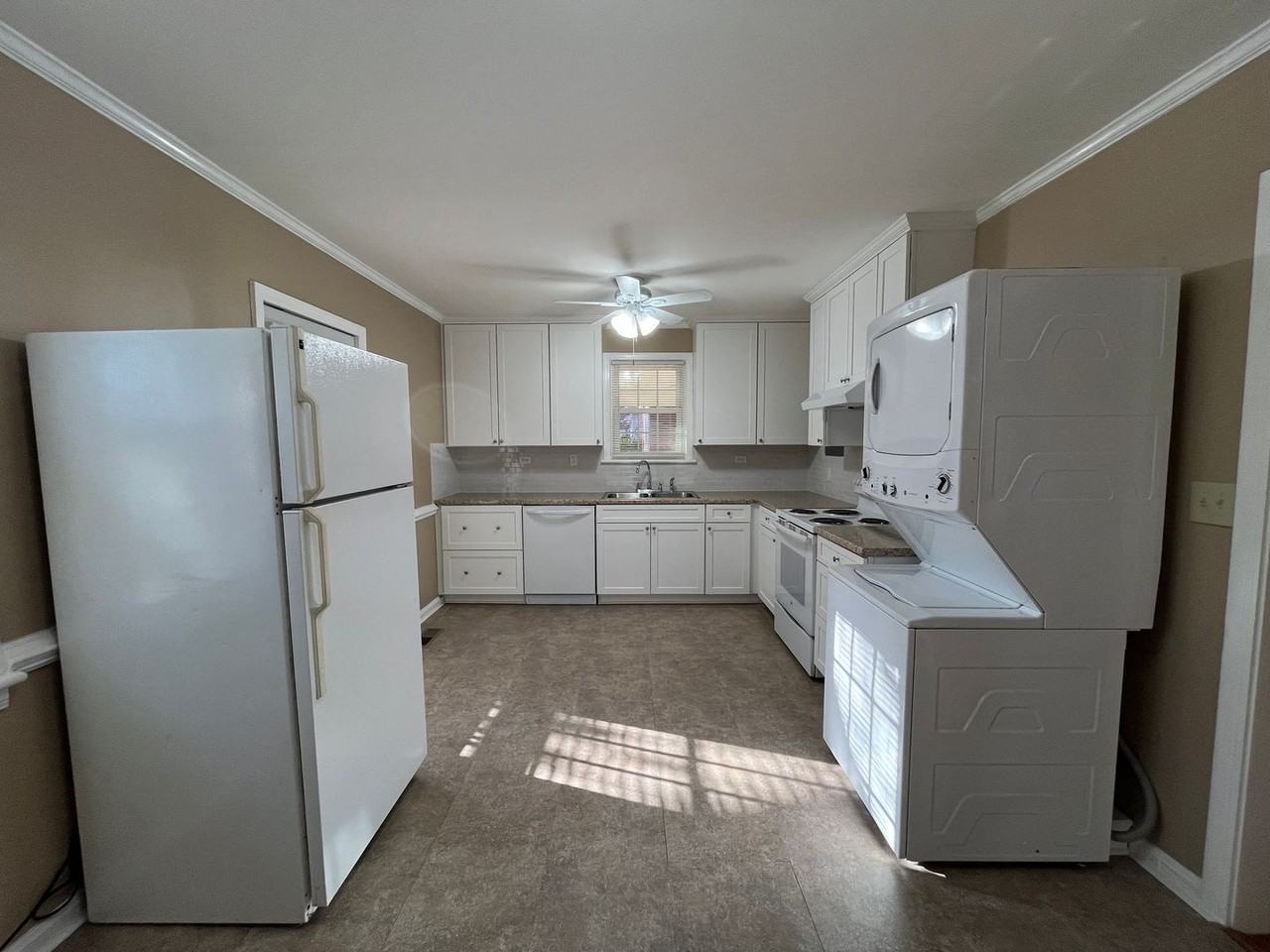 810 Westview Dr - Photo 6 of 23