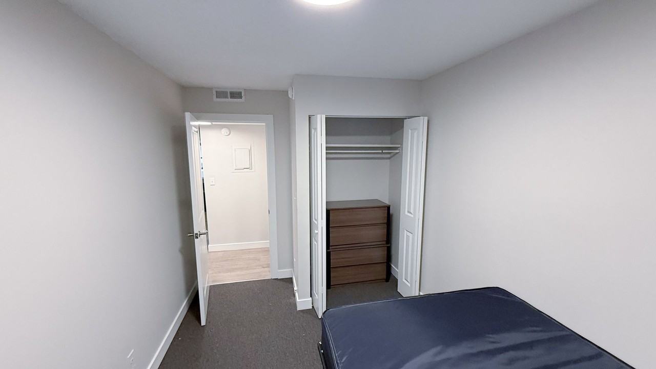 105 N Busey - Photo 4 of 28