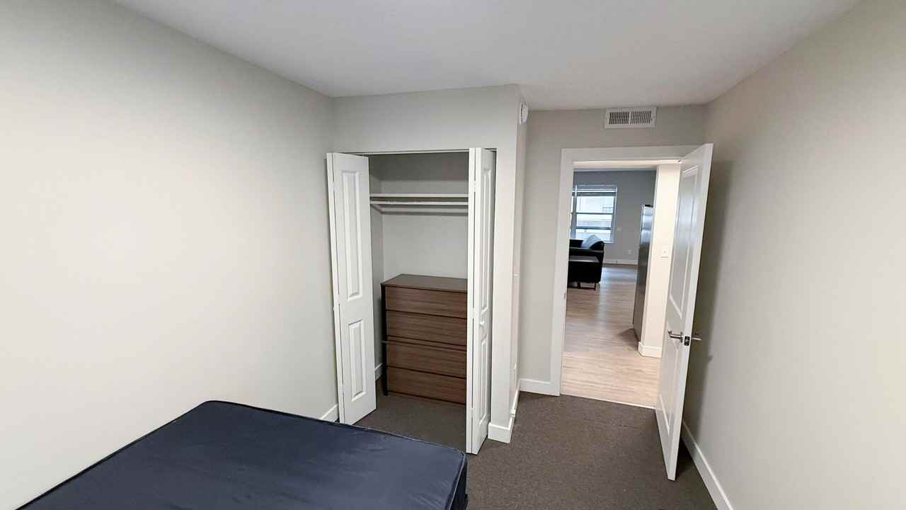 105 N Busey - Photo 6 of 28