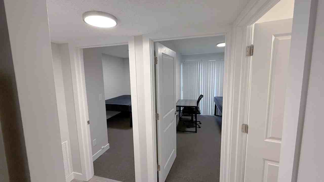 105 N Busey - Photo 7 of 28