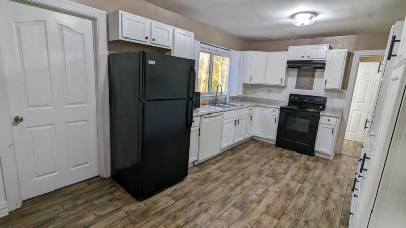 421 Pauline Ave - Photo 3 of 9