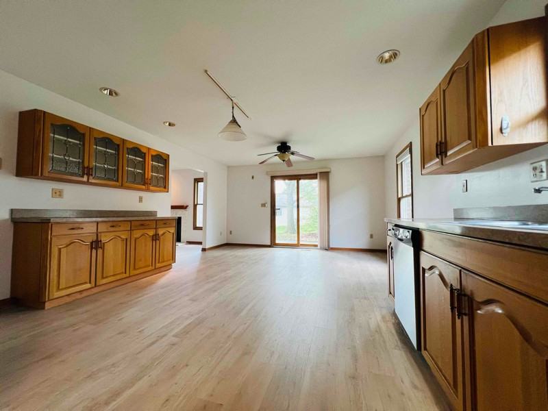 1235 Langland Dr - Photo 3 of 11