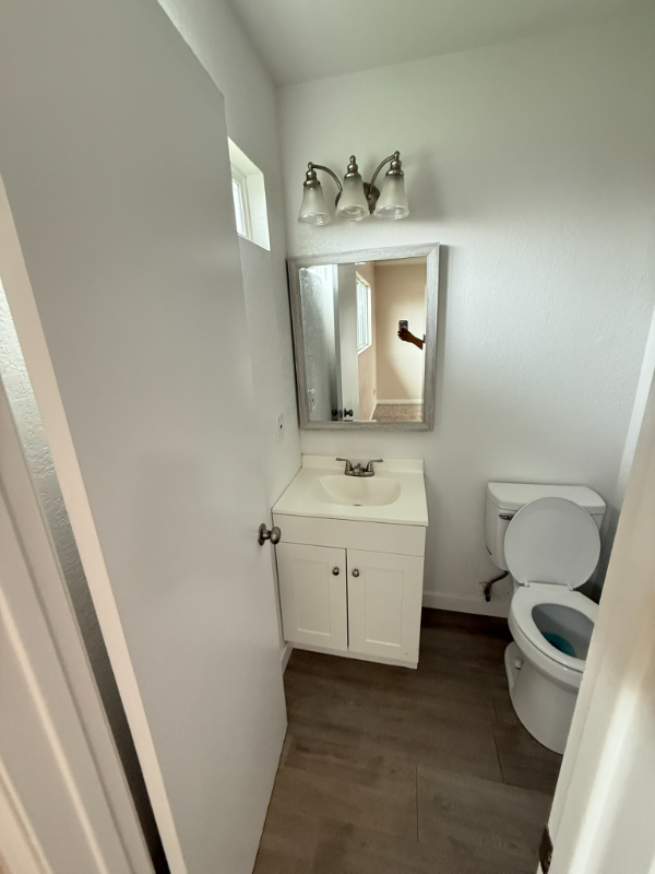 42 G St #D - Photo 3 of 6