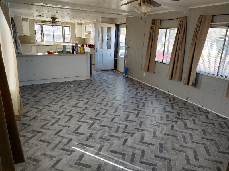 910 9th St - Photo 2 of 7