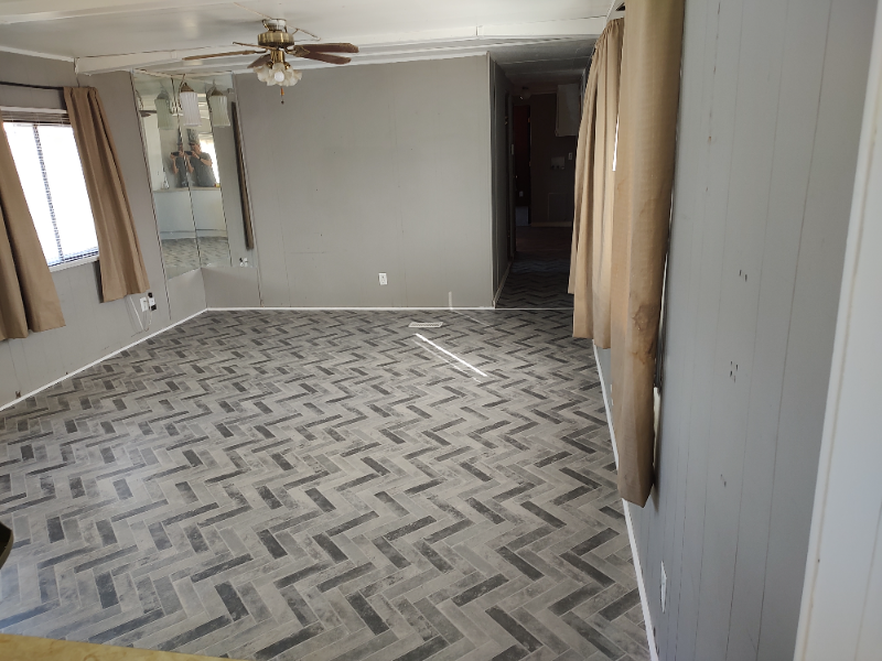 910 9th St - Photo 3 of 7