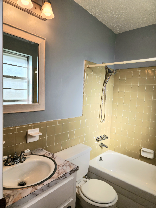 2053 Tomlinson Rd - Photo 3 of 11