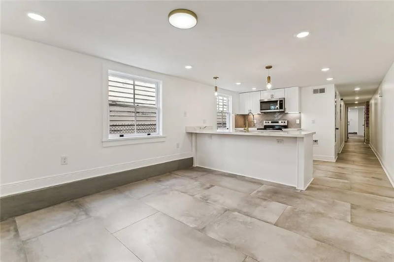 623 Seguin St #1A - Photo 3 of 10