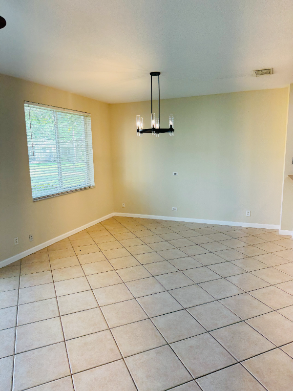 3033 N Evergreen Cir - Photo 3 of 17
