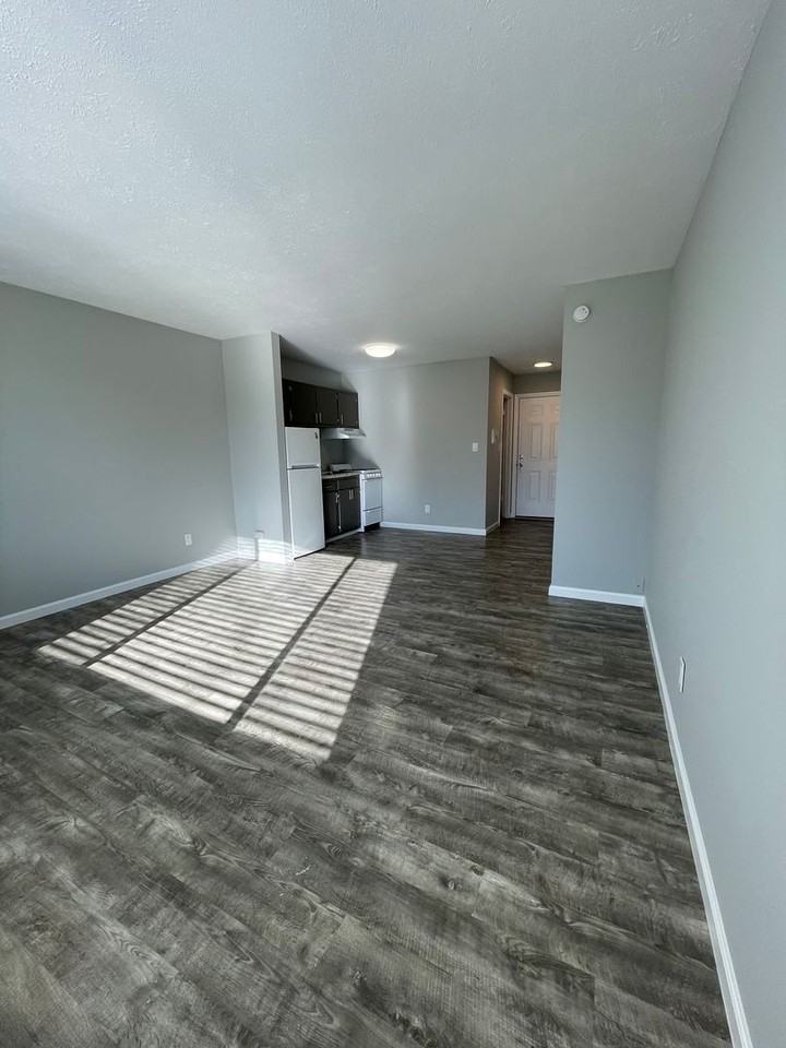 Sunset Landing - Photo 3 of 12