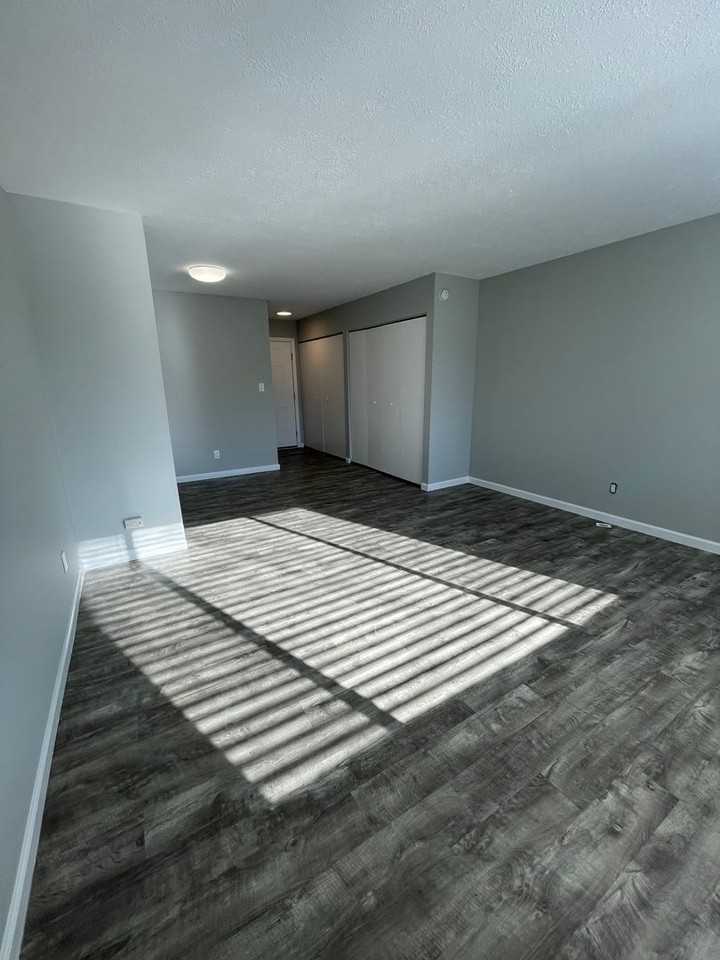 Sunset Landing - Photo 6 of 12