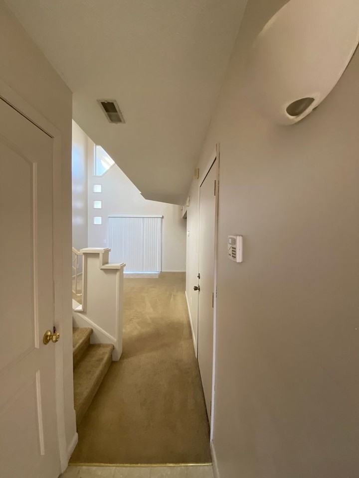 2 Bedroom 1.5 Bath Town - Photo 2 of 11