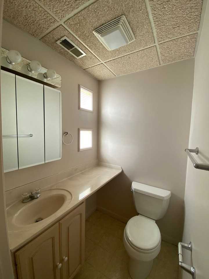 2 Bedroom 1.5 Bath Town - Photo 3 of 11