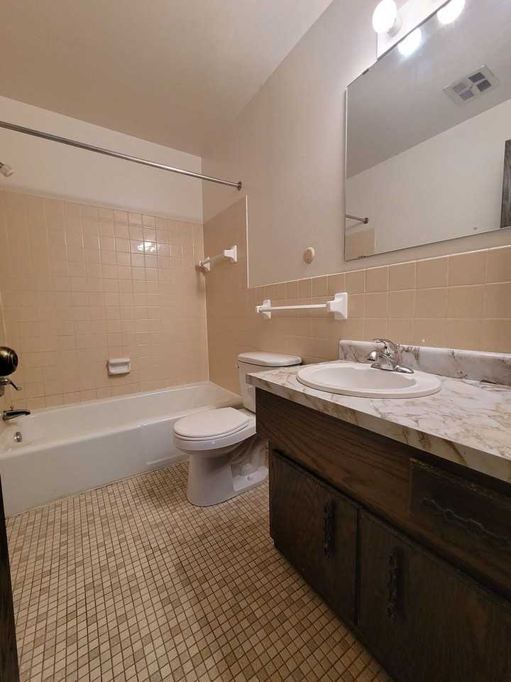 Al new updates in this fantastic Como Park community. - Photo 7 of 9