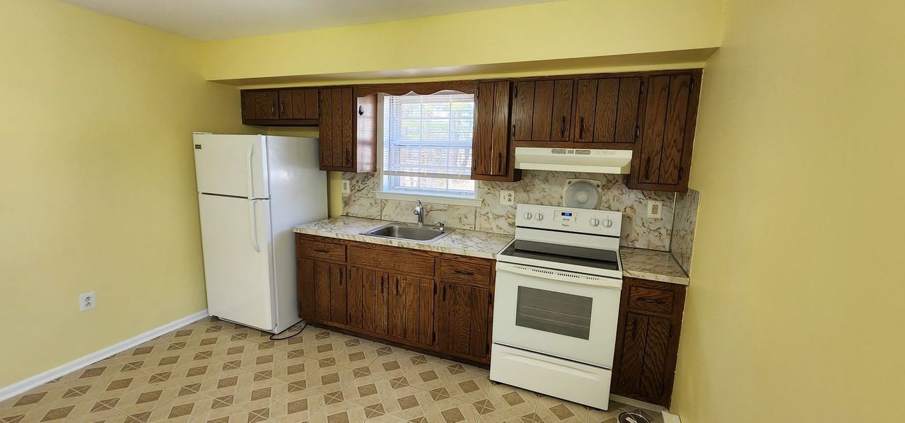 624 Meadowbrook Ave - Photo 3 of 15