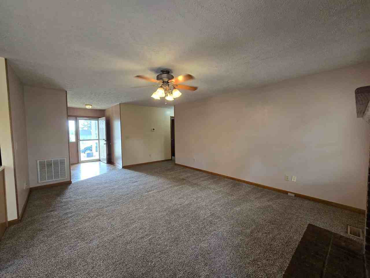 5285 Marvin Dr - Photo 3 of 25