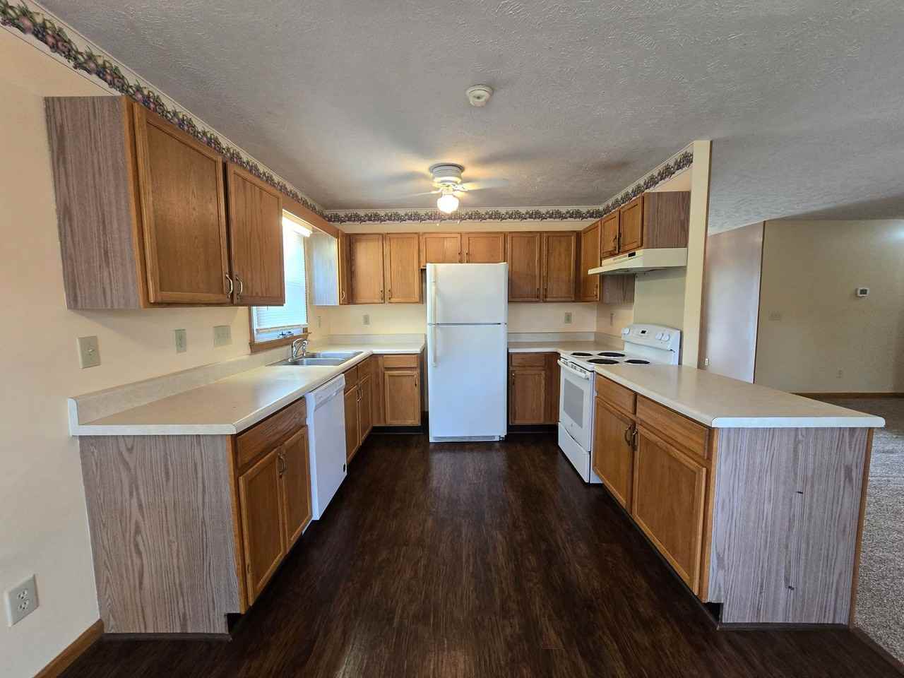 5285 Marvin Dr - Photo 4 of 25