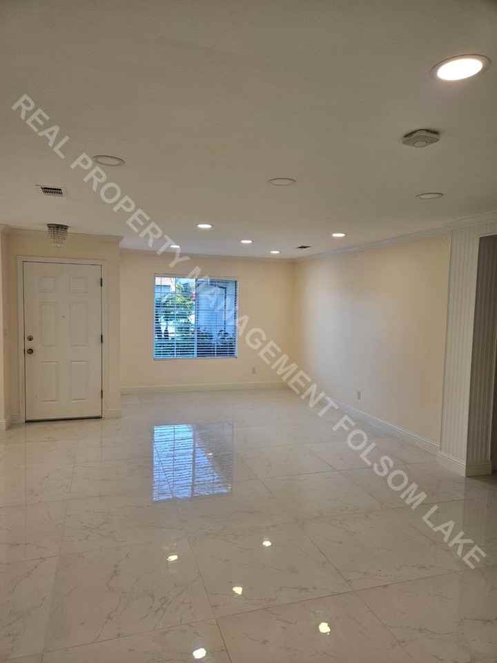 738 Agostini Cir - Photo 4 of 20