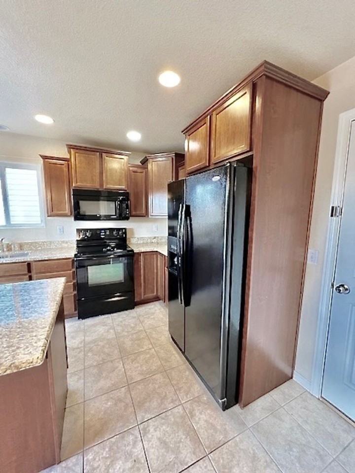 7703 Manistique Dr - Photo 7 of 34