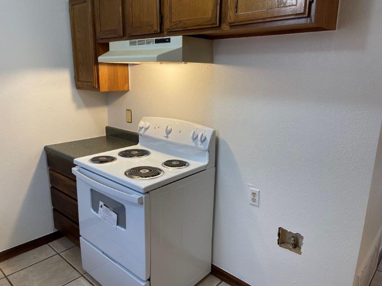 744 Sw 13th St - Photo 2 of 12