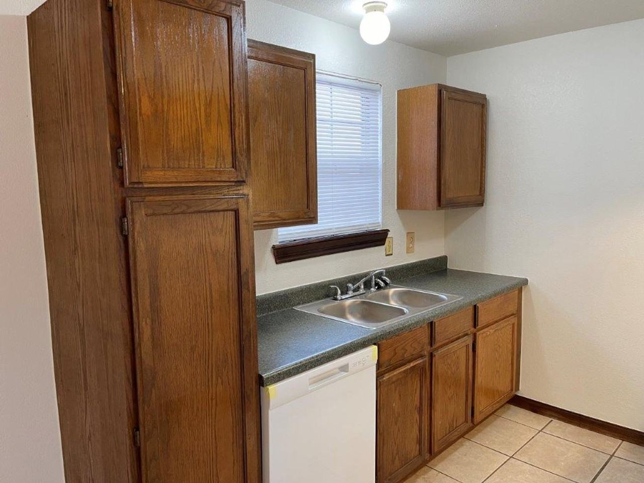 744 Sw 13th St - Photo 3 of 12