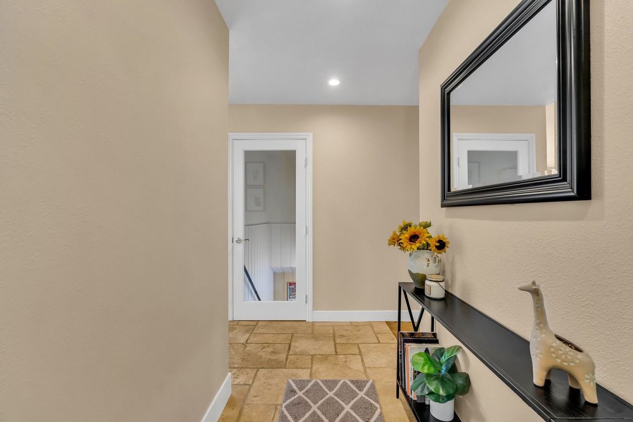 9 Arcangel Ct - Photo 2 of 43