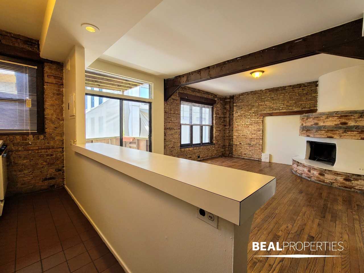 3013 N Broadway St - Photo 3 of 20