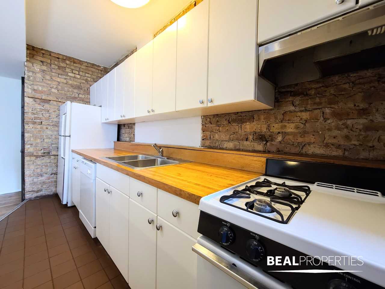 3013 N Broadway St - Photo 5 of 20