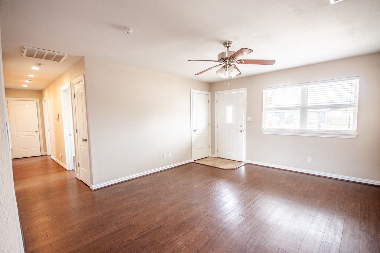 2912 Vohs Pl #NA - Photo 2 of 17