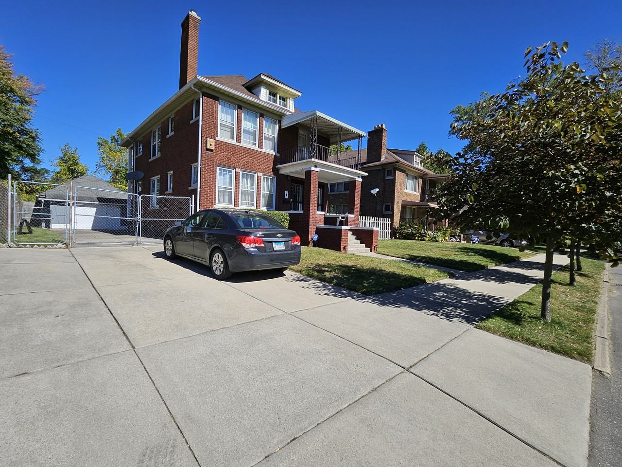 446 W Golden Gate - Photo 2 of 14