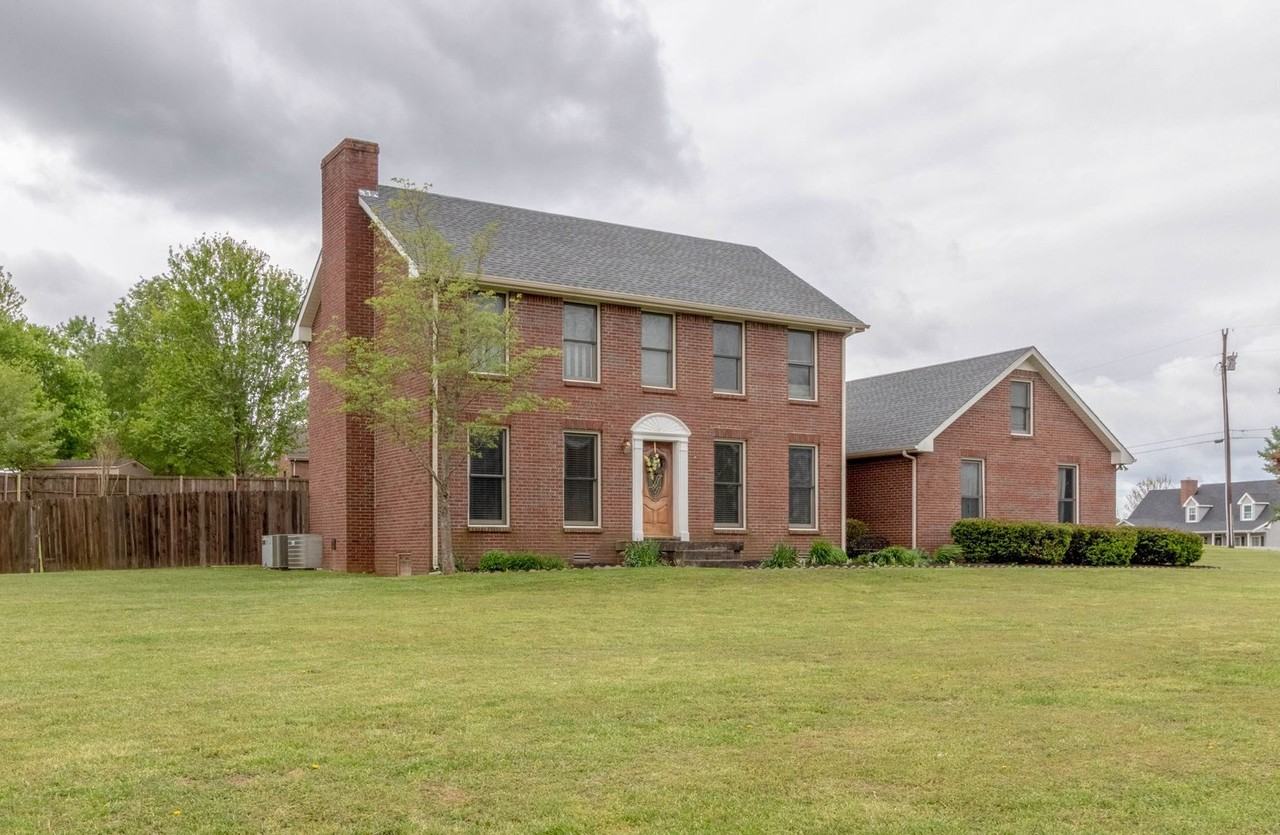 880 Hartman Ct - Photo 2 of 32