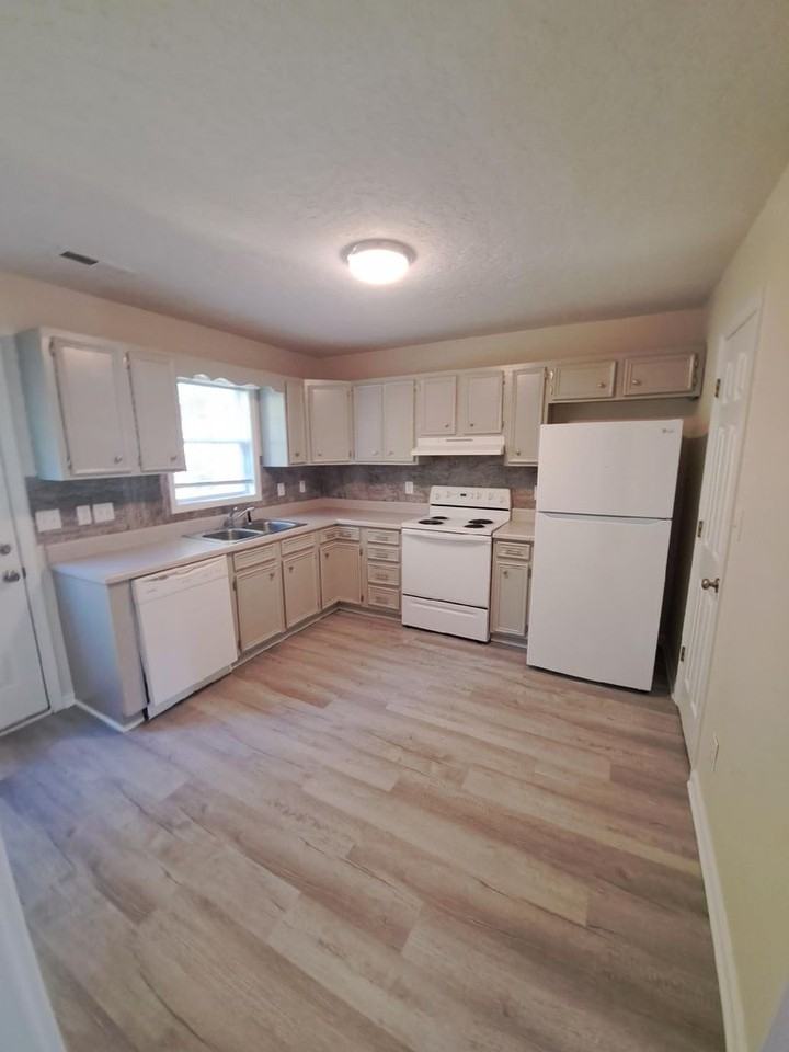 301 E Lake Dr #6 - Photo 2 of 8