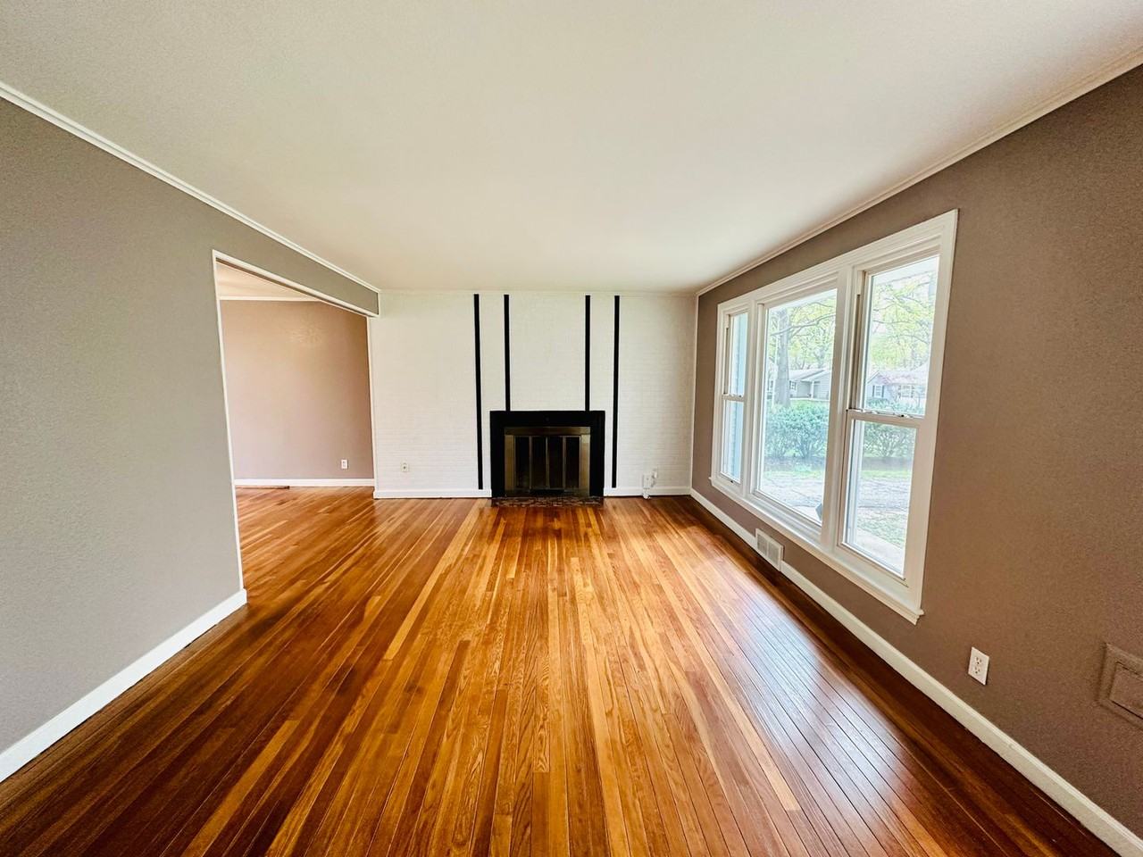 7047 Linden St - Photo 3 of 24