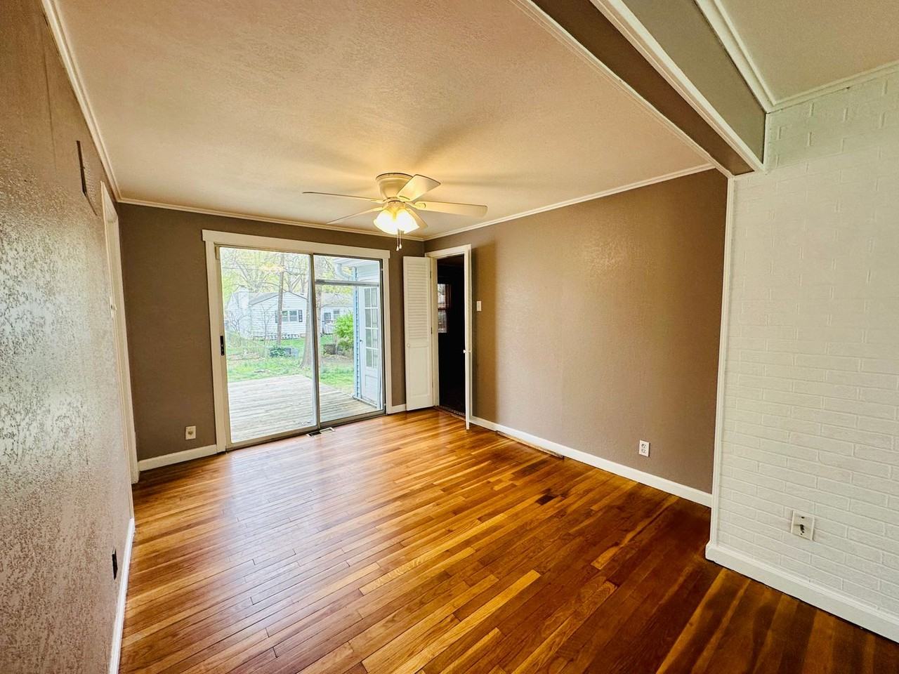 7047 Linden St - Photo 5 of 24