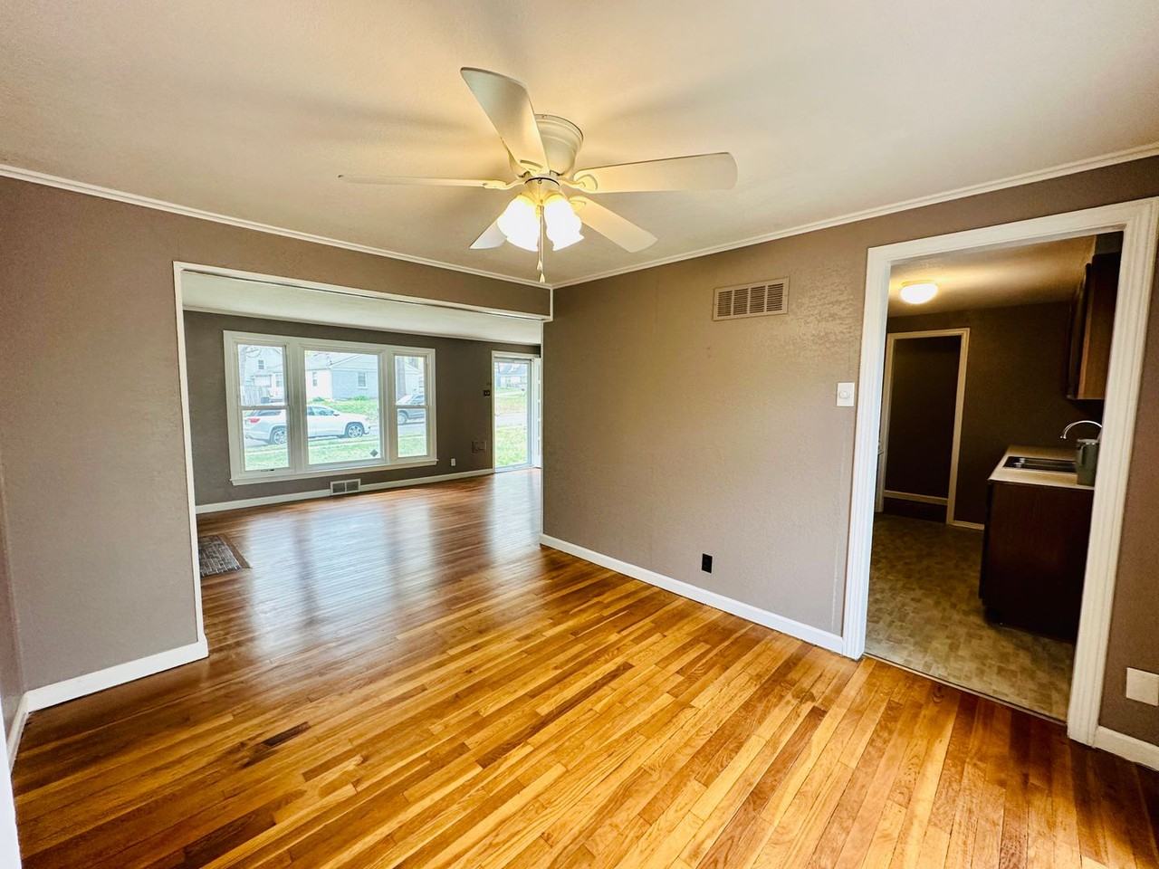 7047 Linden St - Photo 6 of 24