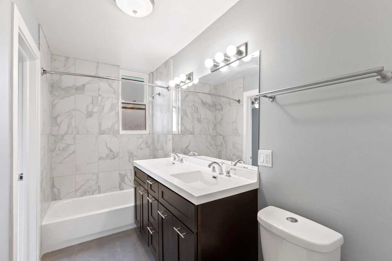 Beautifully upgraded 3 bedrooms - Photo 2 of 16